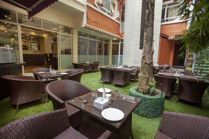 Hotel Exterior 321 of 339