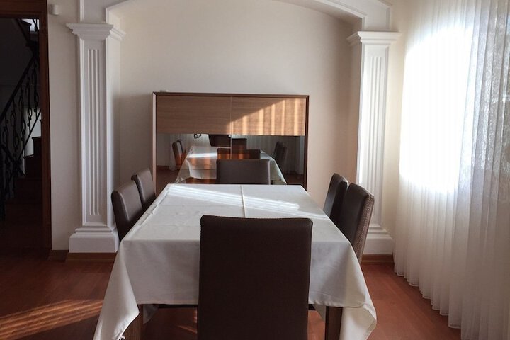 Room 10 of 31