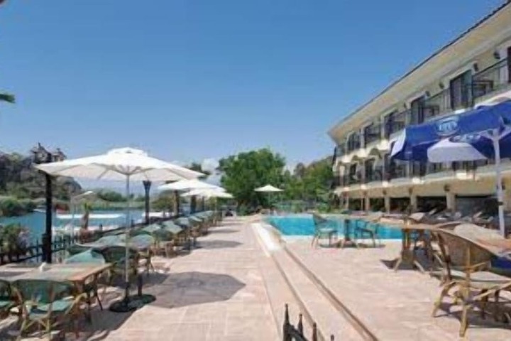 Hotel Pool