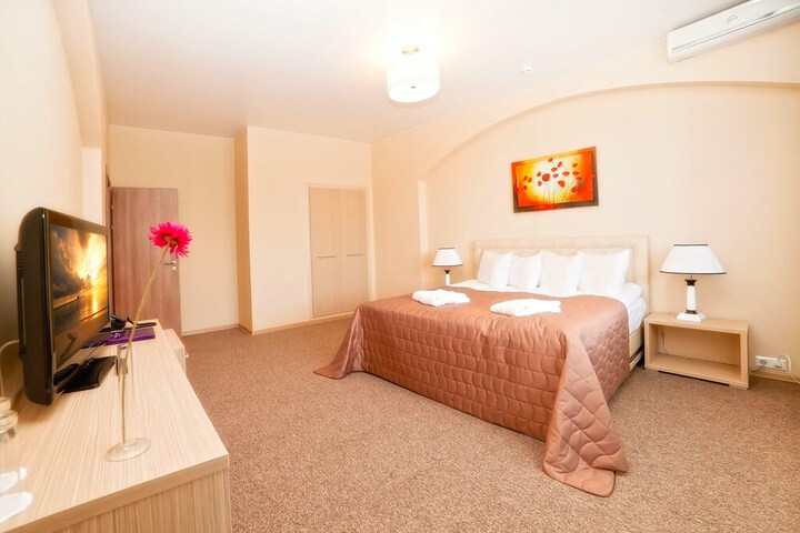 Room 18 of 116