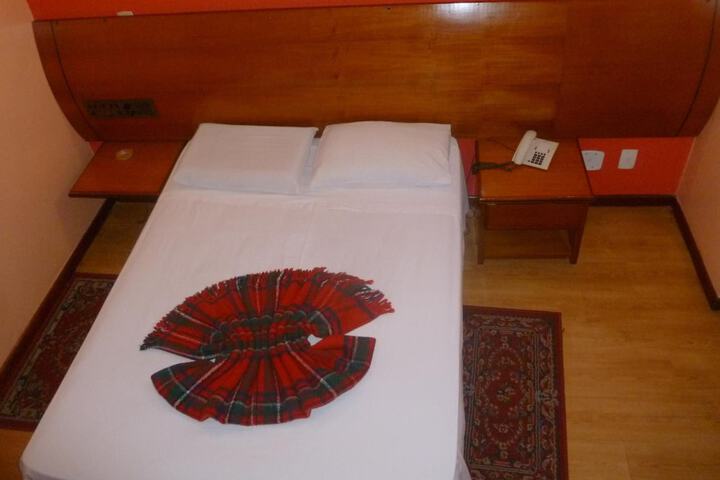 Room 12 of 37