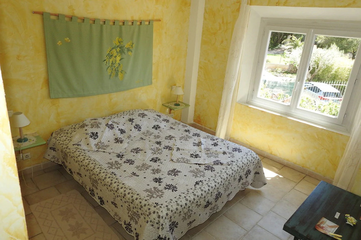 Room 5 of 9