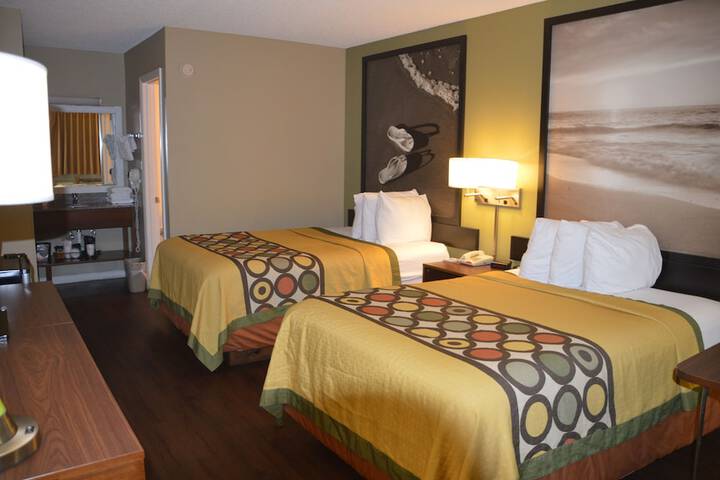 2 Double Beds (7 of 9)