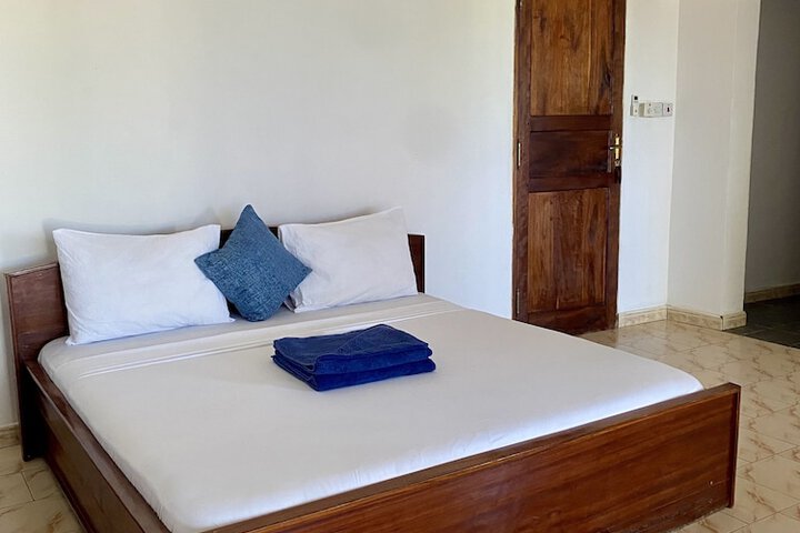 Room 5 of 92