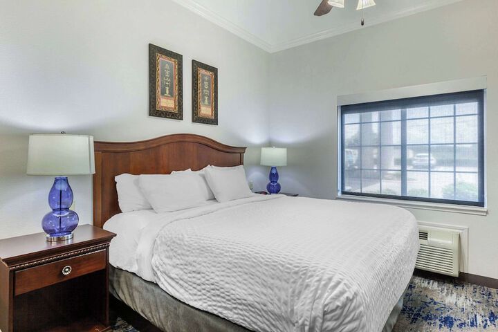 1 King Bed (11 of 22)