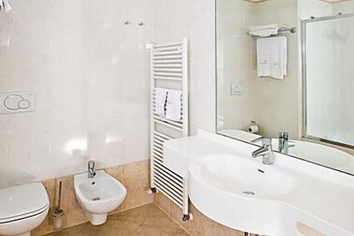 Room 35 of 65