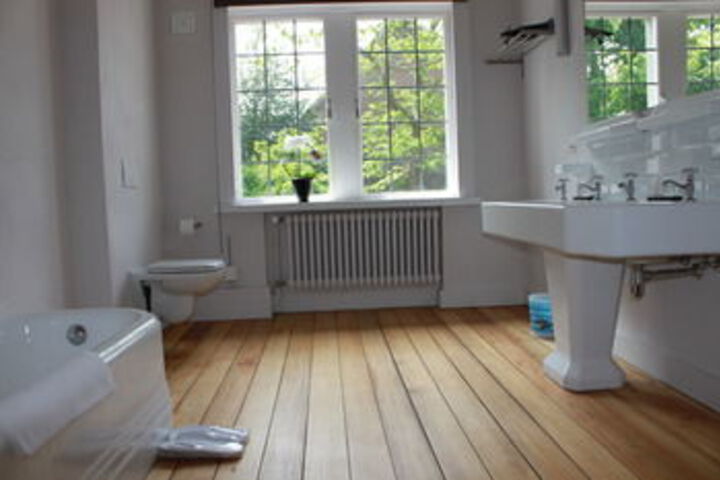 Room 4 of 27
