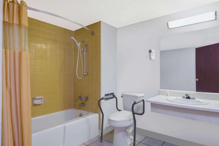 1 Double Bed Mobility Accessible (5 of 6)
