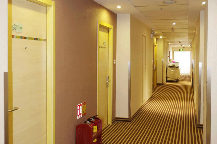 Room 9 of 14