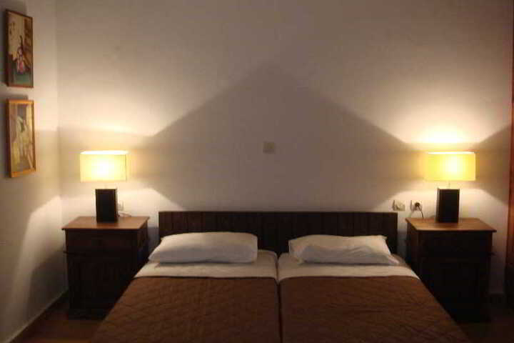 Room 5 of 9
