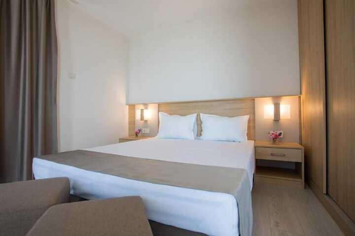 Room 40 of 100