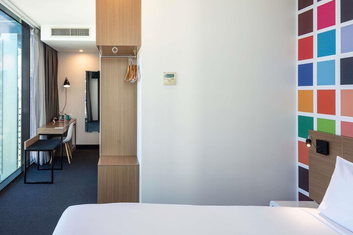 Room 42 of 128