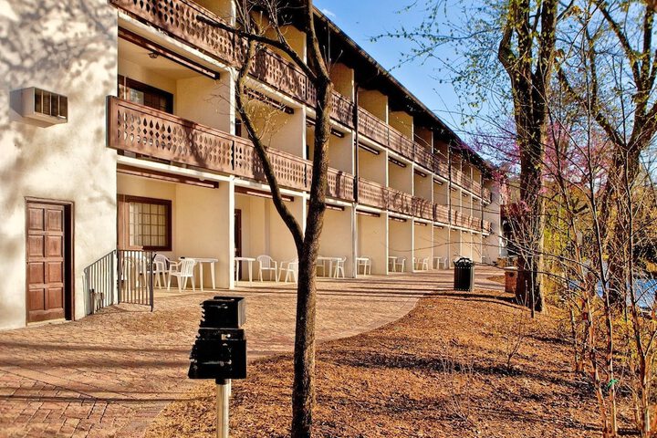 Room 5 of 28