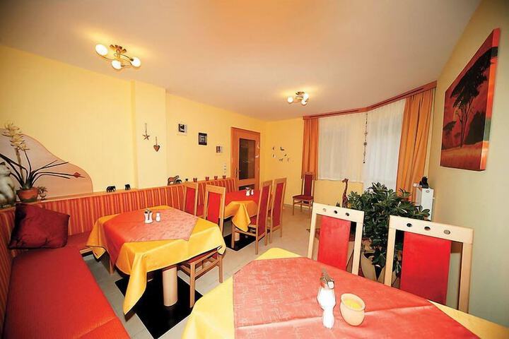 Dining 69 of 87
