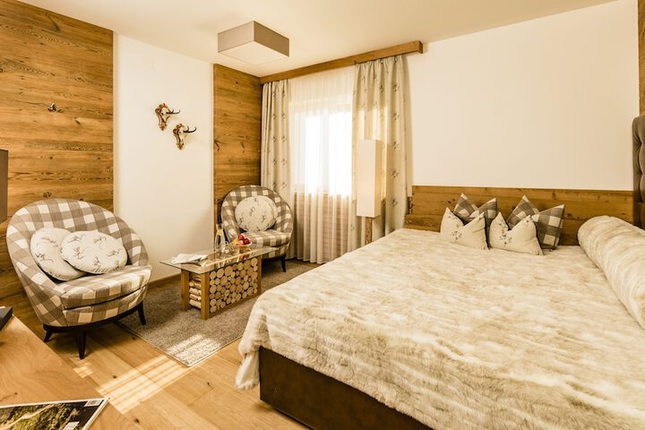 Room 2 of 44