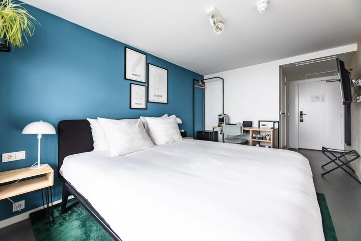 Room 16 of 46