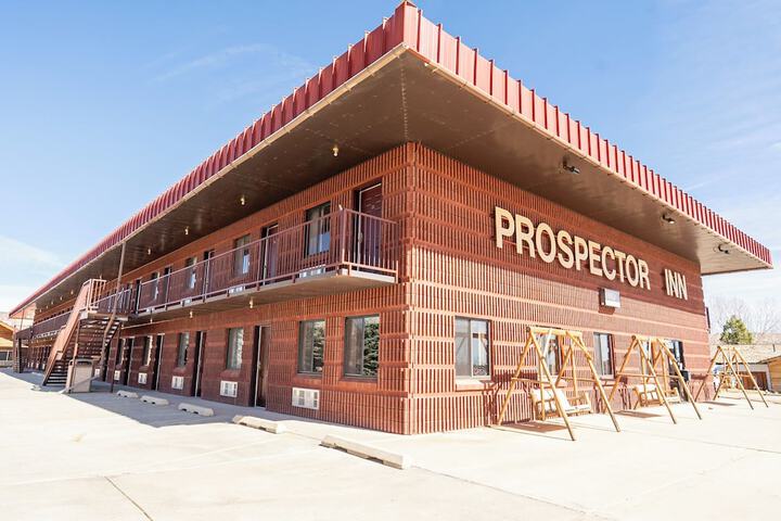 Exterior of Prospector Inn