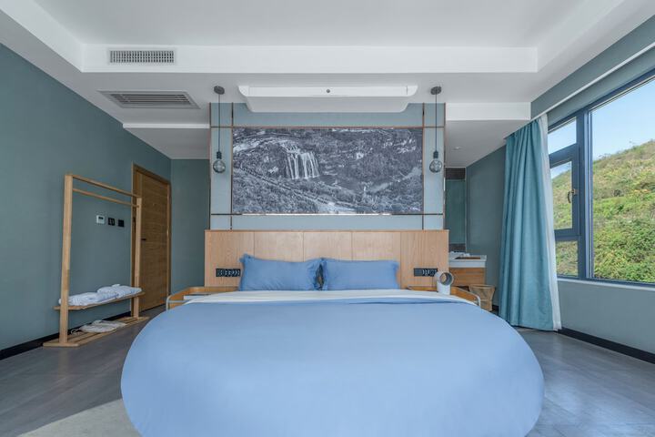 Room 3 of 25