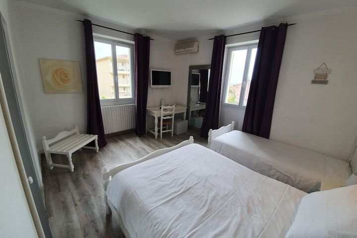 Room 6 of 24