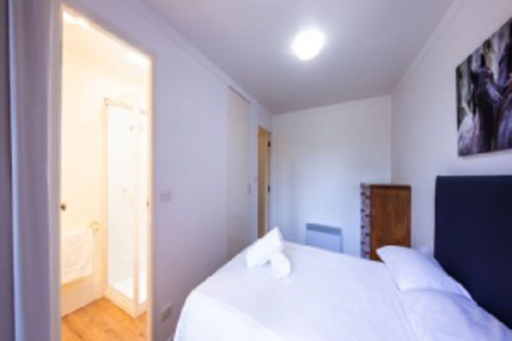 Room 93 of 693