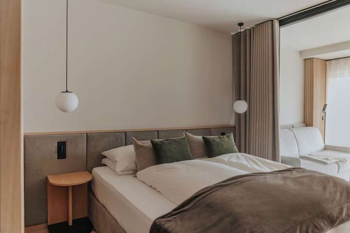 Room 10 of 66