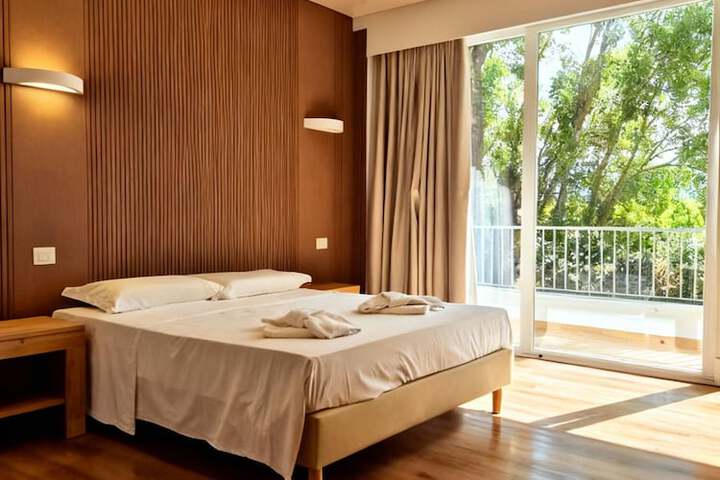 Room 5 of 31