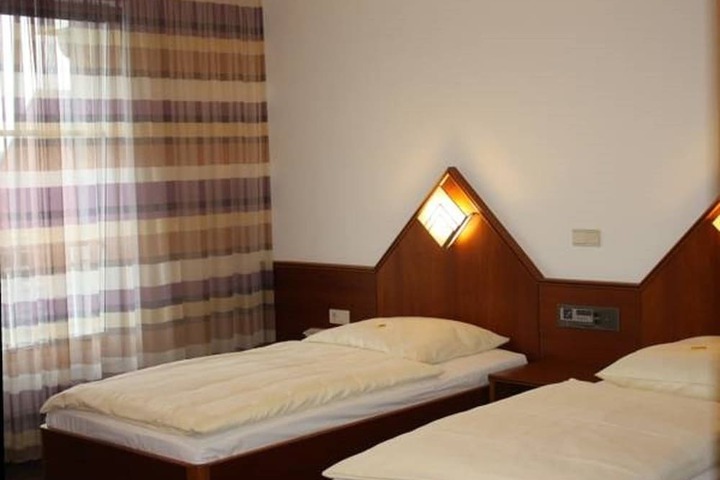 Room 6 of 41