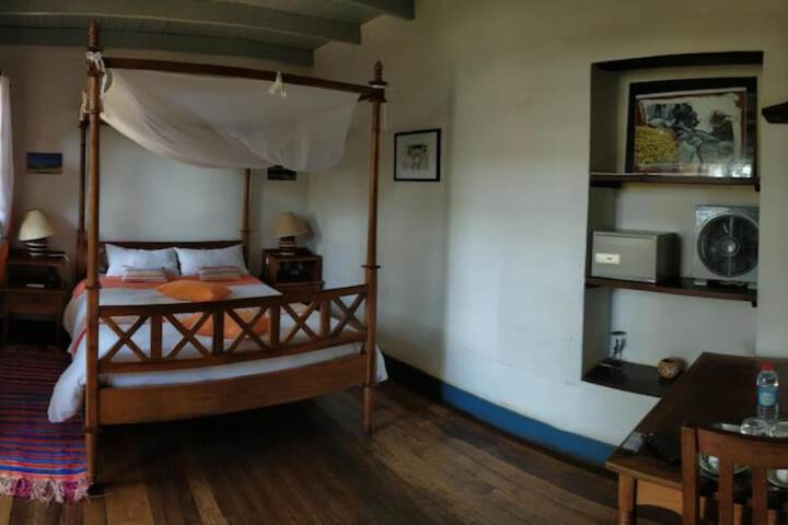 Room 8 of 33