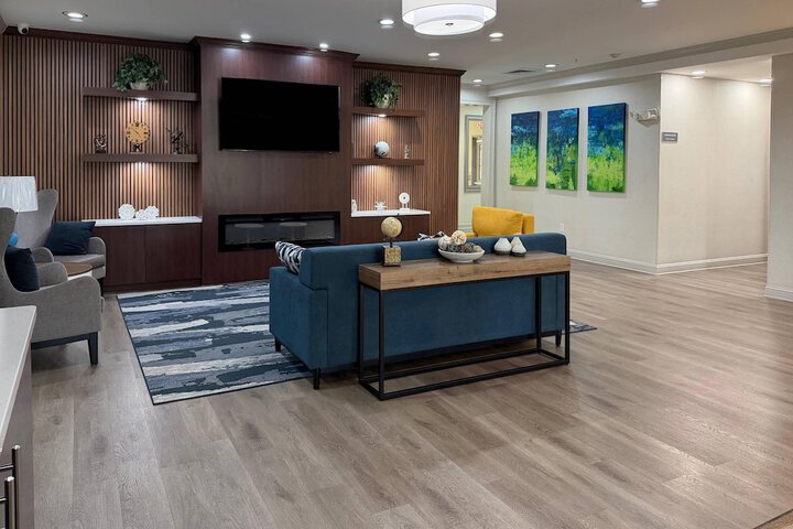 Entrance & Lobby