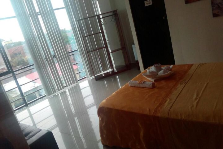 Room 13 of 16