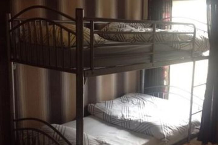 Room 9 of 12