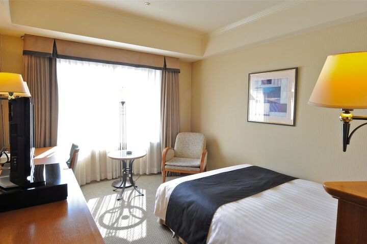 Room 7 of 48