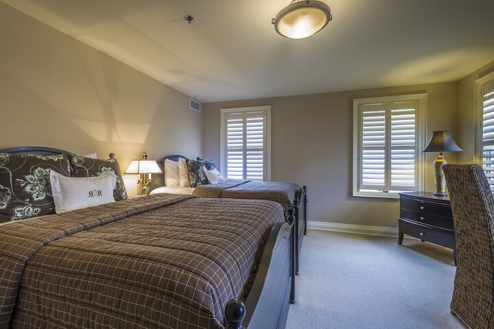 1 Queen Bed 2 Twin Beds 2 Bedroom Terrace Suite (25 of 27)