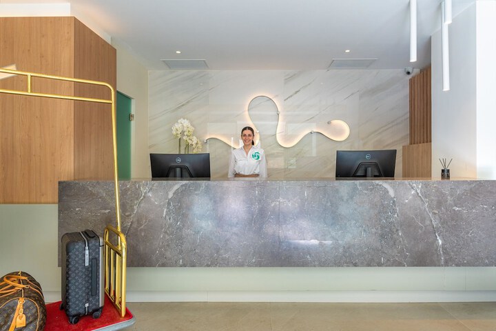 Entrance & Lobby