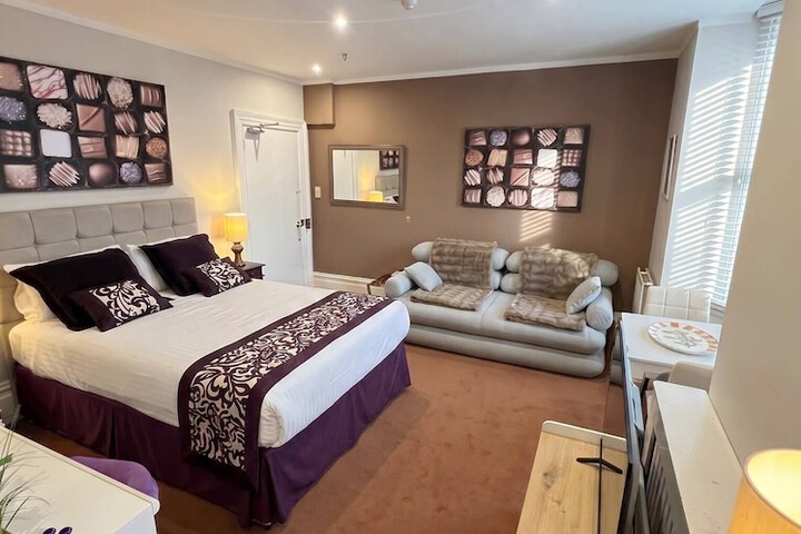 Room 95 of 193
