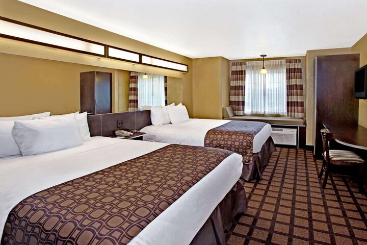 1 Queen Bed (12 of 14)