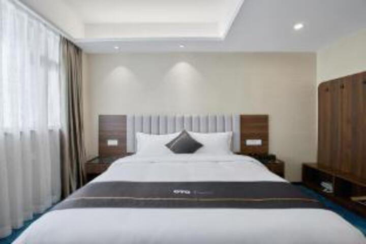 Room 17 of 18