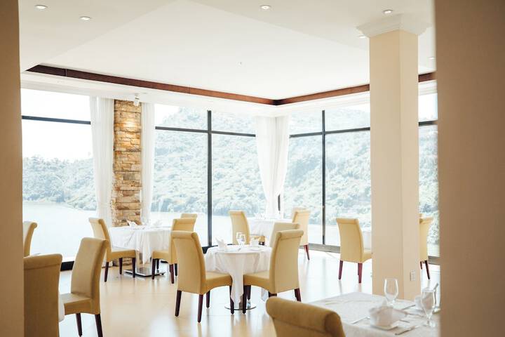 Dining 11 of 29