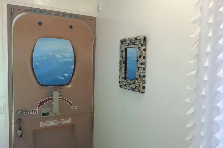 Room 8 of 23