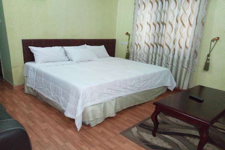 Room 10 of 25