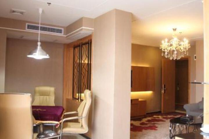 Suite 23 of 24