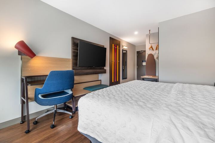 Room 9 of 24