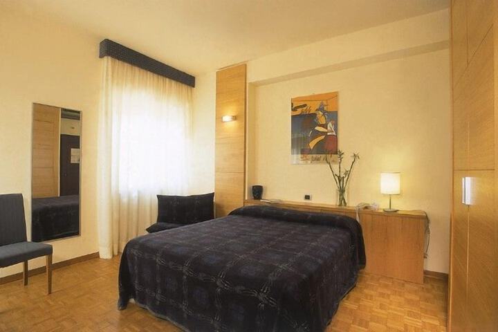 Room 8 of 34