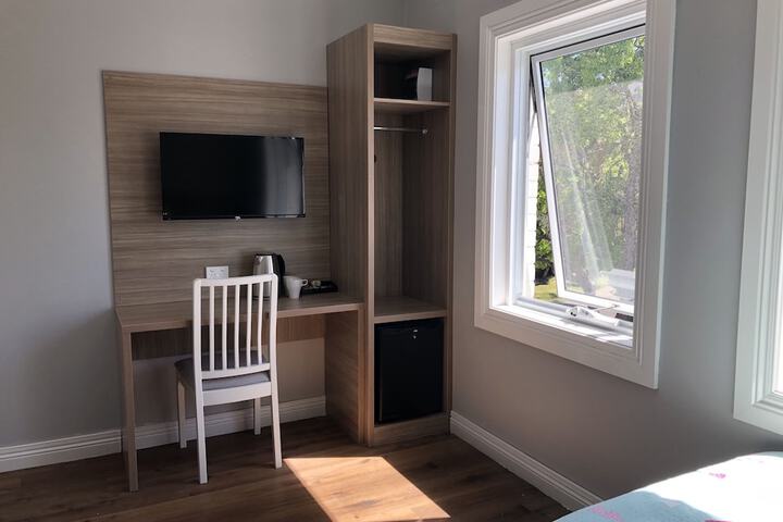 Room 4 of 28