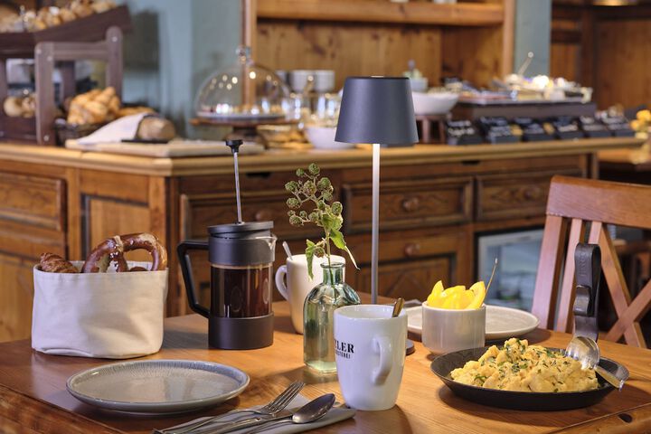 Breakfast/Coffee Service 33 of 50