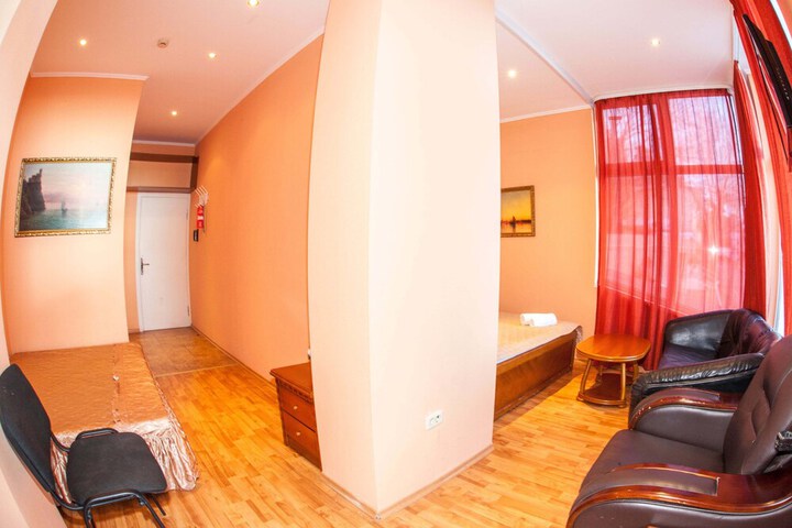 Room 21 of 37