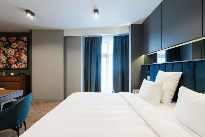 Room 30 of 94