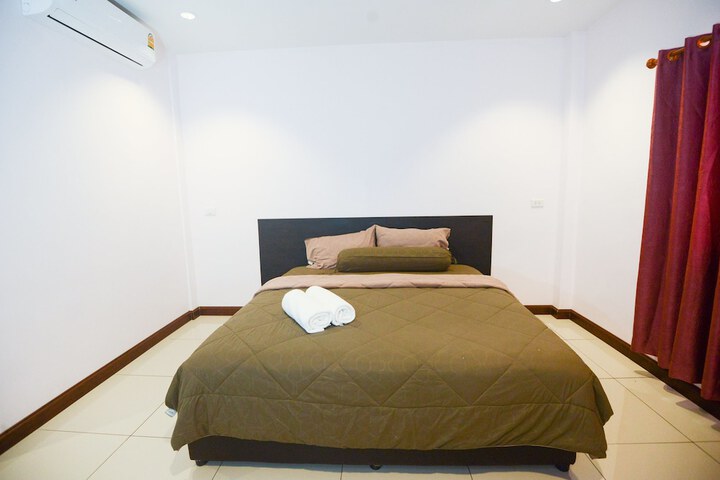 Room 7 of 27