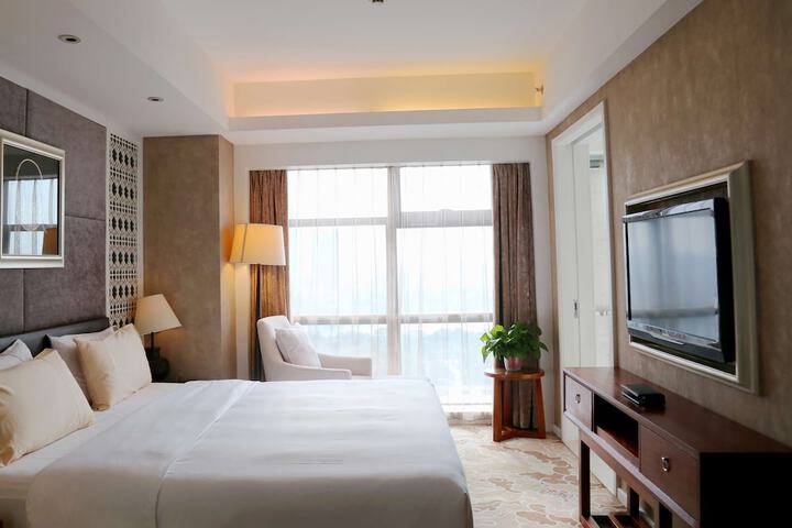 Room 15 of 80