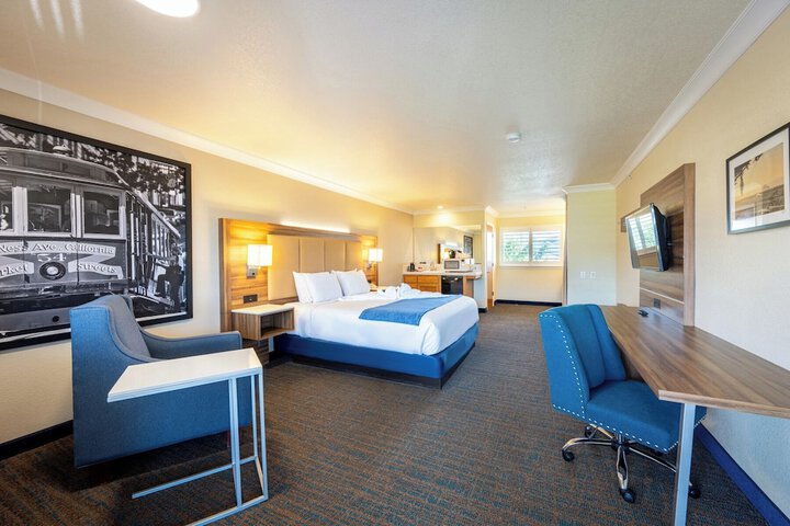 Room 6 of 35
